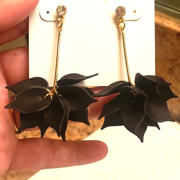 Black Flower Dangle Earrings - Picture 3 of 3